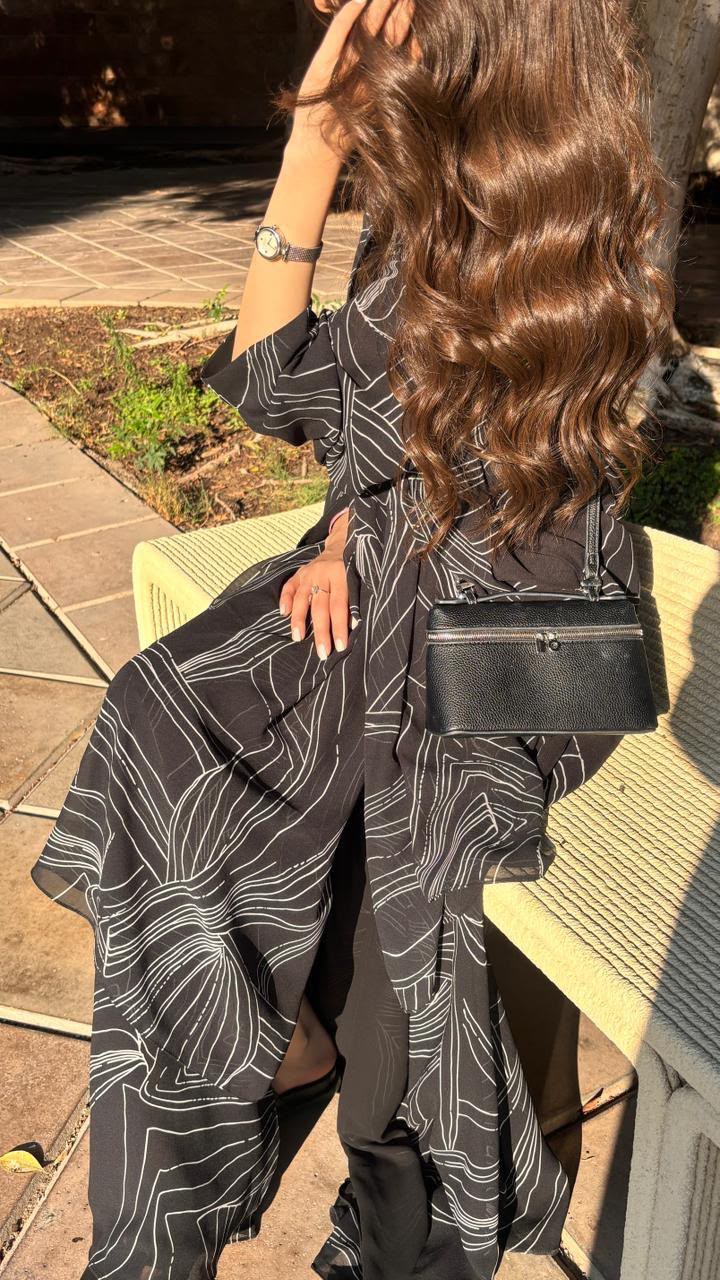 Khatt Patterned Abaya — Modern Lines & Timeless Elegance