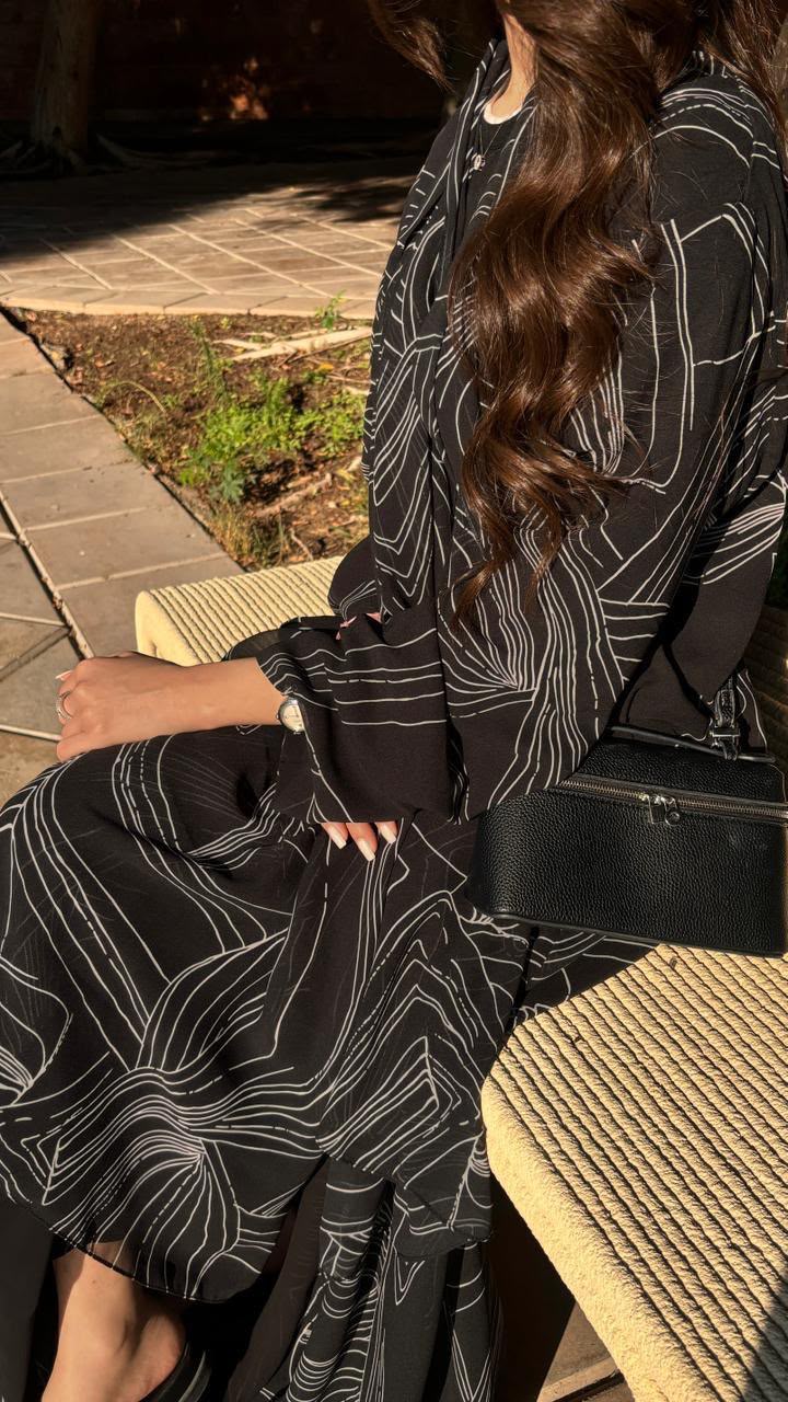 Khatt Patterned Abaya — Modern Lines & Timeless Elegance