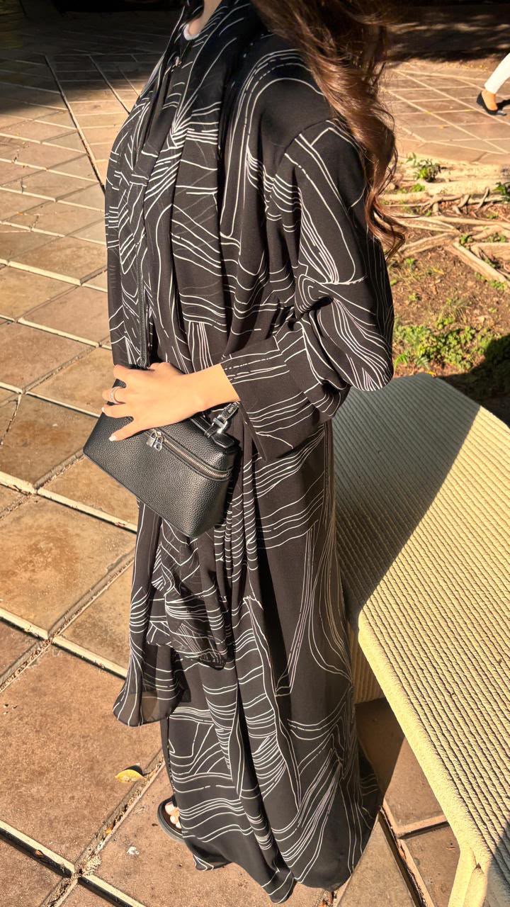 Khatt Patterned Abaya — Modern Lines & Timeless Elegance